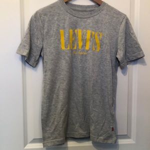Levi’s grey T-shirt with yellow logo